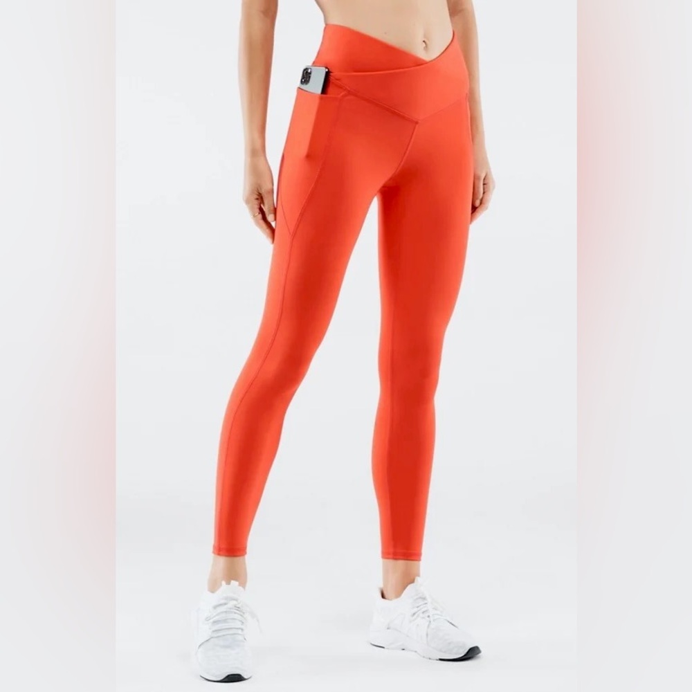 Fabletics Crossover V Waist Leggings size medium